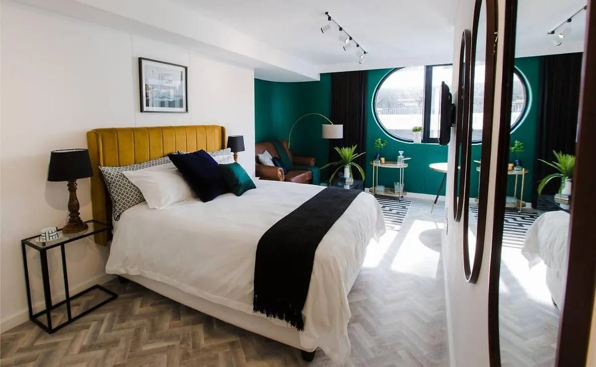 Opulent Gem City Centre Getaway Cape Town Apartment